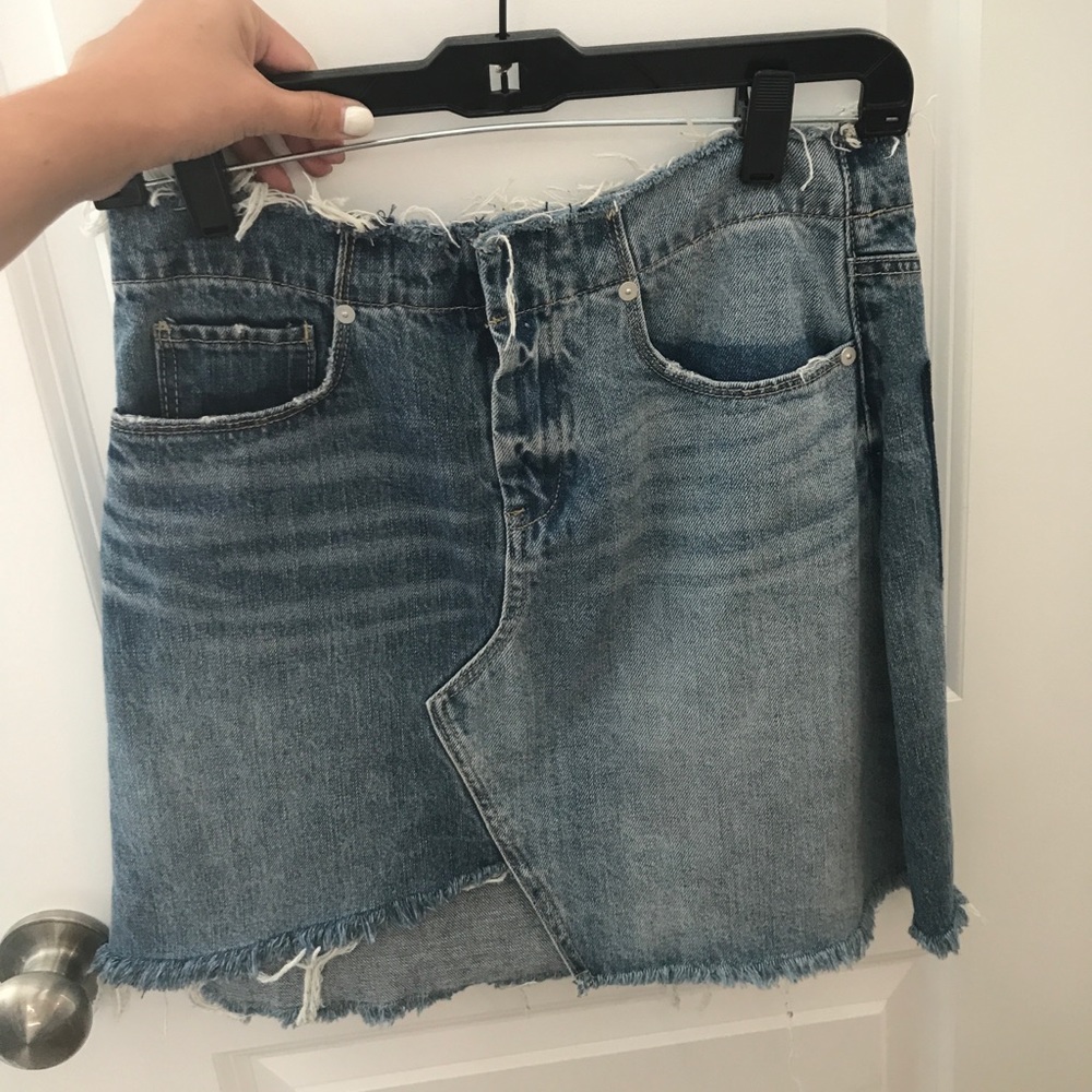 Cute high waisted jean skirt!